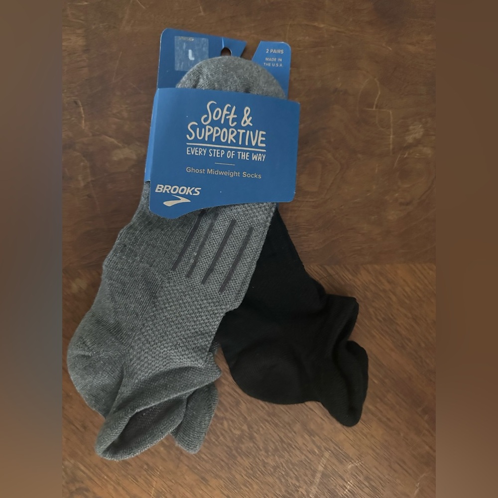 Brooks ghost mid weight socks - nwt